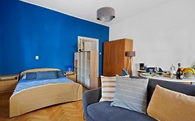 Polias Small Studio